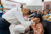 Beatriz Estrada fortalece la salud visual de las y los nayaritas con la entrega de lentes especiales